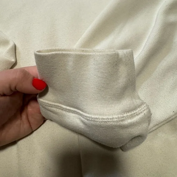 PINK Victoria's Secret Women’s Cream Colored Crewneck Sweater, Size XL - Picture 4 of 6